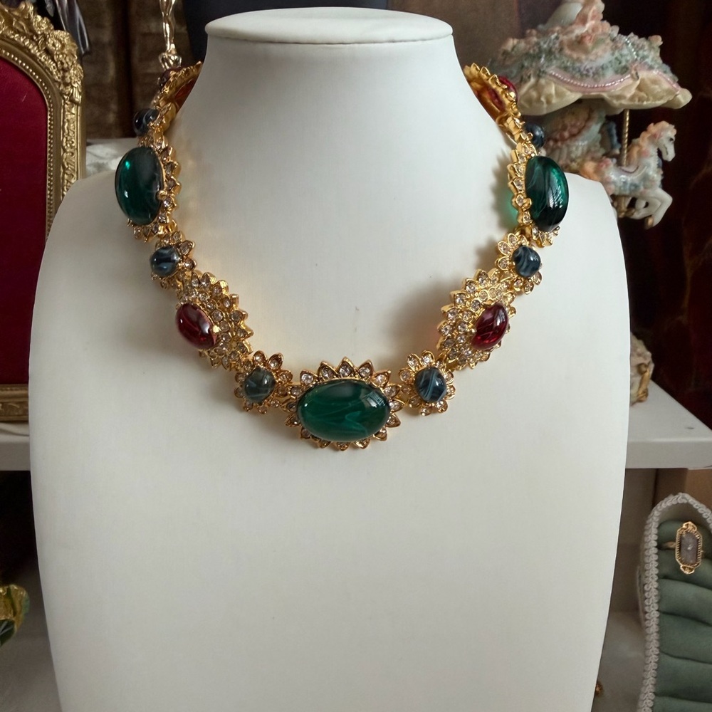 Kenneth Jay Lane KJL signed Necklace with Green and Red Cabochon Stones